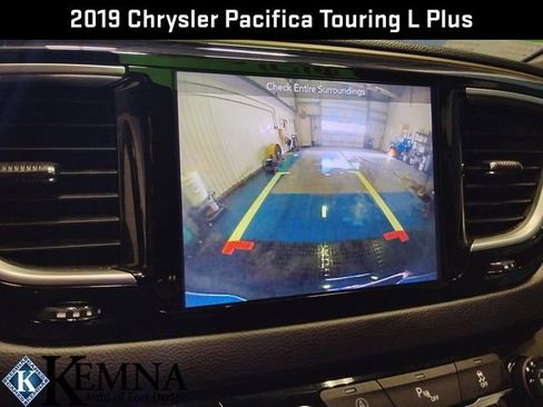 Used 2019 Chrysler Pacifica Touring-L Plus image 22