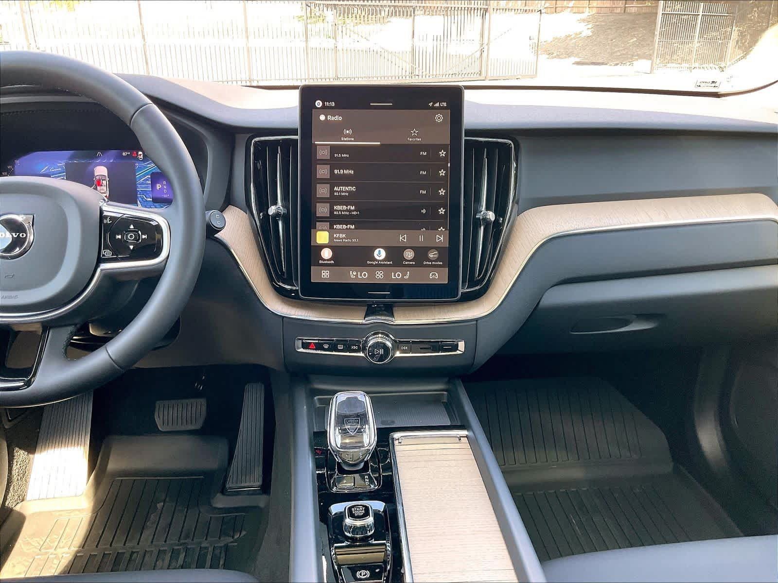 New 2027 Volvo XC60 B5 Plus AWD/4WD image 9