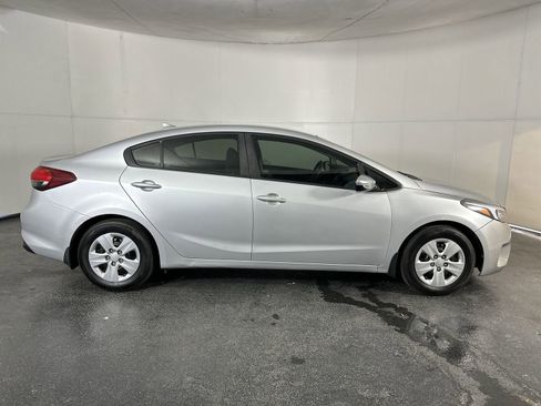 Used 2017 Kia Forte LX FWD image 9