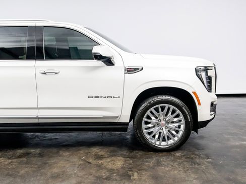 Used 2025 GMC Yukon Denali w/ Denali Reserve Package image 25