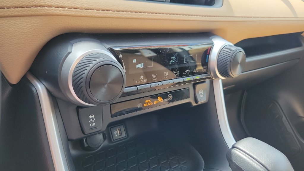 Certified 2024 Toyota RAV4 LE FWD image 18