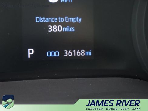 Used 2024 Toyota Sienna LE FWD image 28