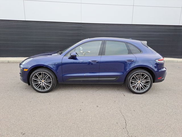 Certified 2025 Porsche Macan AWD/4WD image 2