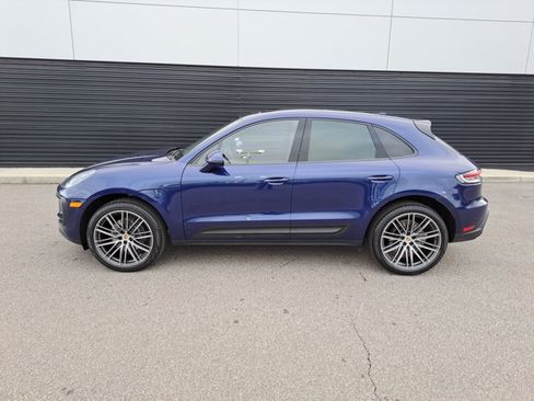 Certified 2025 Porsche Macan AWD/4WD image 2