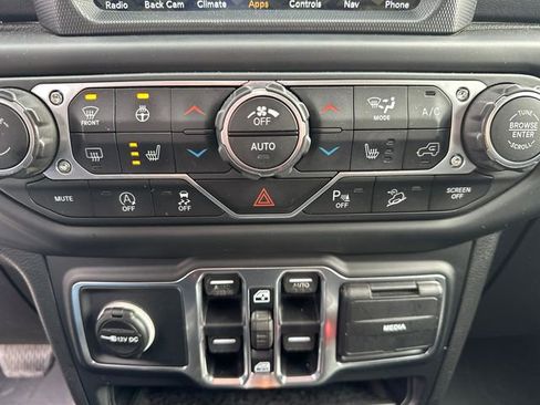 Used 2018 Jeep Wrangler Unlimited Sahara w/ Dual Top Group image 33