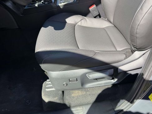 Used 2025 Toyota 4Runner SR5 AWD/4WD image 17