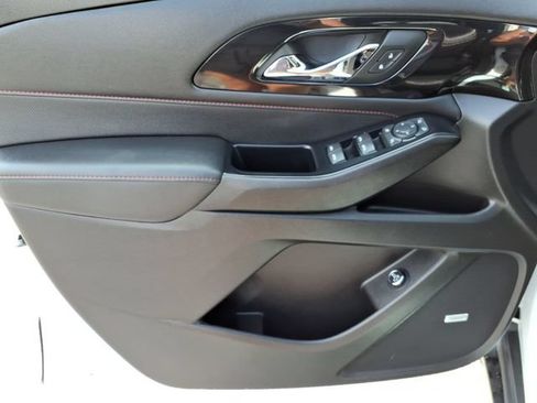 Used 2023 Chevrolet Traverse RS FWD image 35