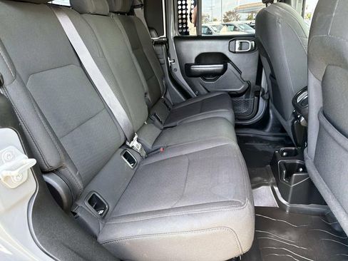 Used 2023 Jeep Gladiator Willys image 23