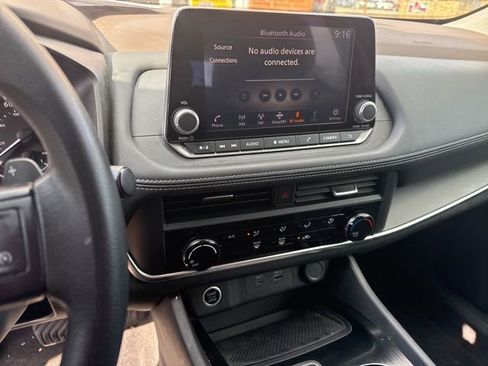 Used 2023 Nissan Rogue S image 10