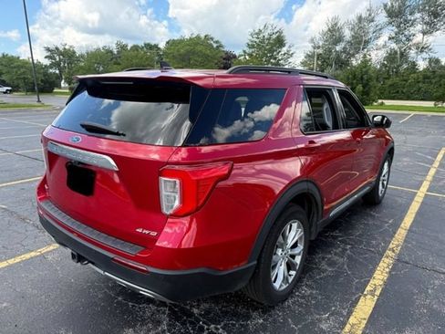 Used 2022 Ford Explorer XLT w/ Equipment Group 202A AWD/4WD image 3