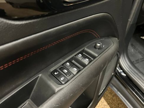 Used 2025 Jeep Compass Trailhawk AWD/4WD image 26