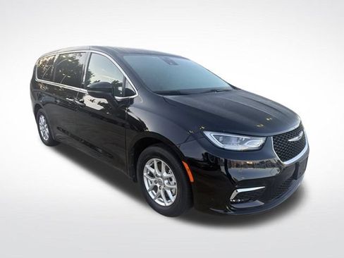 Used 2025 Chrysler Pacifica Select FWD image 1