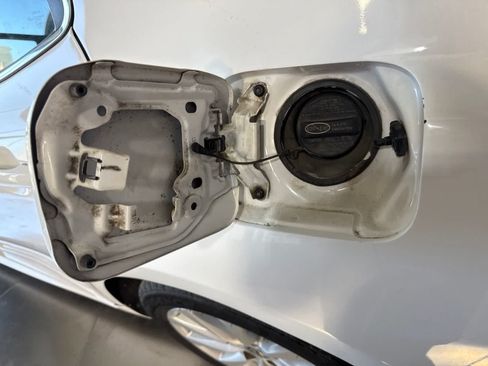 Used 2020 Toyota Camry LE FWD image 10