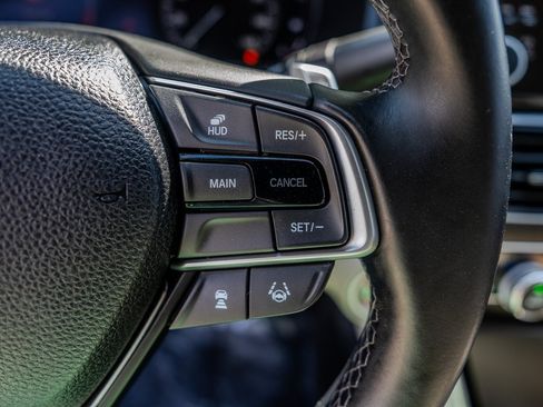 Used 2018 Honda Accord Touring image 17