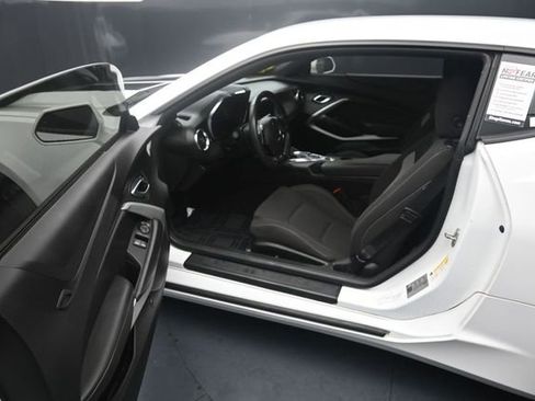 Used 2021 Chevrolet Camaro SS RWD image 12