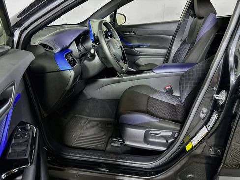 Used 2020 Toyota C-HR XLE FWD image 11