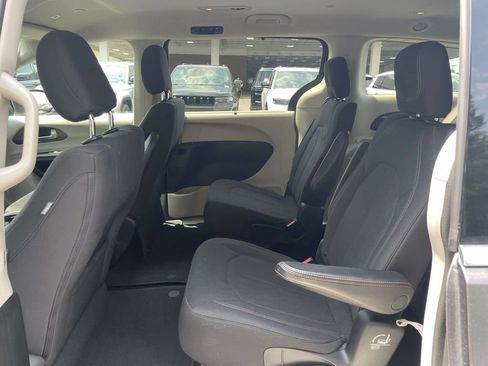 Certified 2018 Chrysler Pacifica Touring Plus FWD image 21