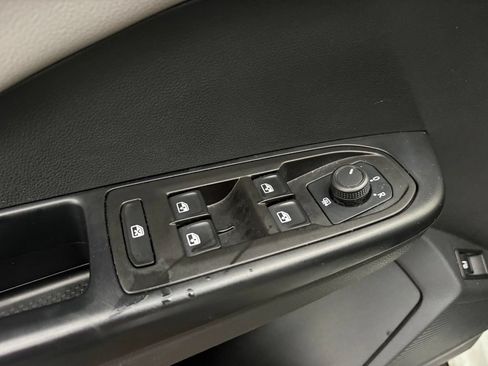 Used 2024 Volkswagen Taos SE AWD/4WD image 11