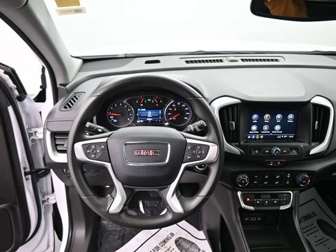 Used 2024 GMC Terrain SLE image 11