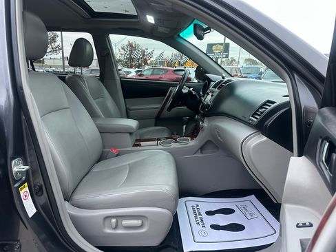 Used 2013 Toyota Highlander Limited image 11