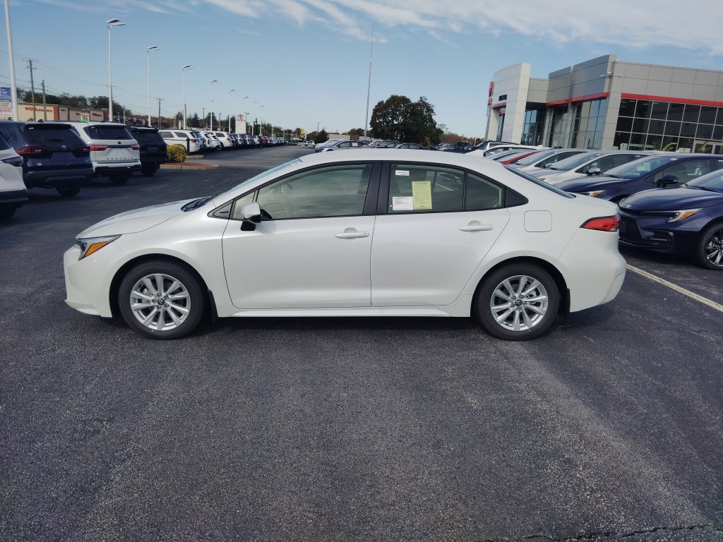 New 2027 Toyota Corolla LE w/ LE Premium Package FWD image 4
