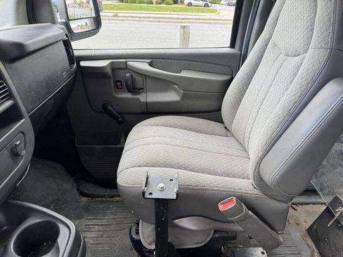 Used 2008 GMC Savana 3500 image 9