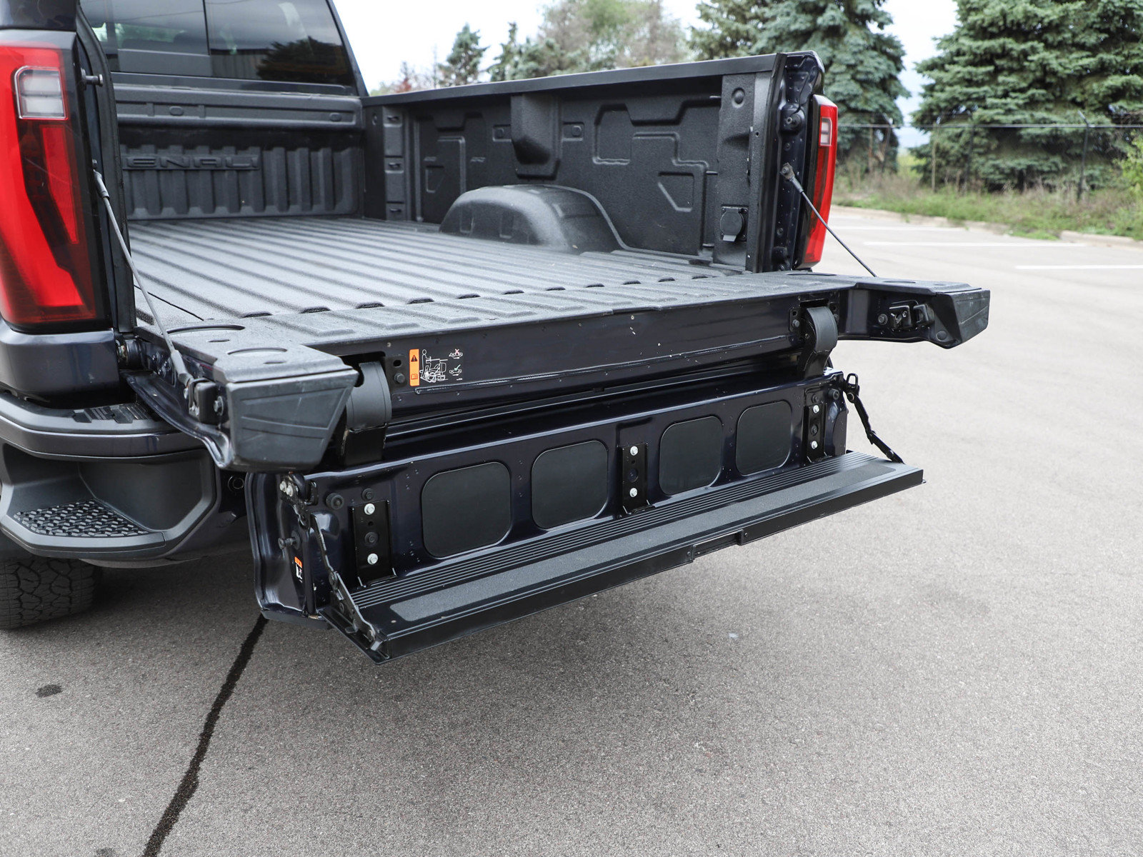 Used 2024 GMC Sierra 3500 Denali w/ Technology Package AWD/4WD image 17