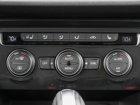 Used 2018 Volkswagen Tiguan SEL Premium image 12