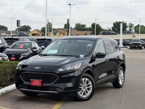 Used 2021 Ford Escape SE w/ Cold Weather Package AWD/4WD image 2