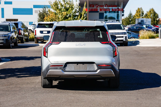 Used 2024 Kia EV9 Light Long Range RWD image 4