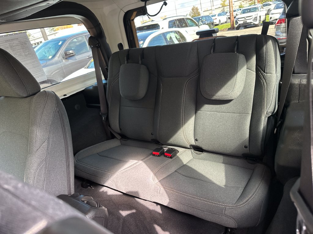 Used 2025 Jeep Wrangler Sport AWD/4WD image 18
