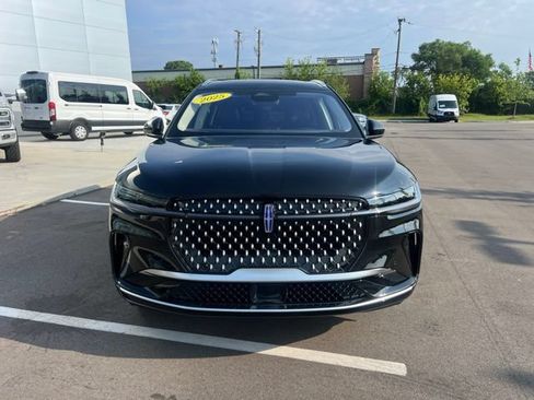 Used 2025 Lincoln Nautilus Reserve AWD/4WD image 2