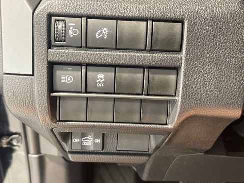 Used 2025 Toyota Tacoma SR5 AWD/4WD image 15