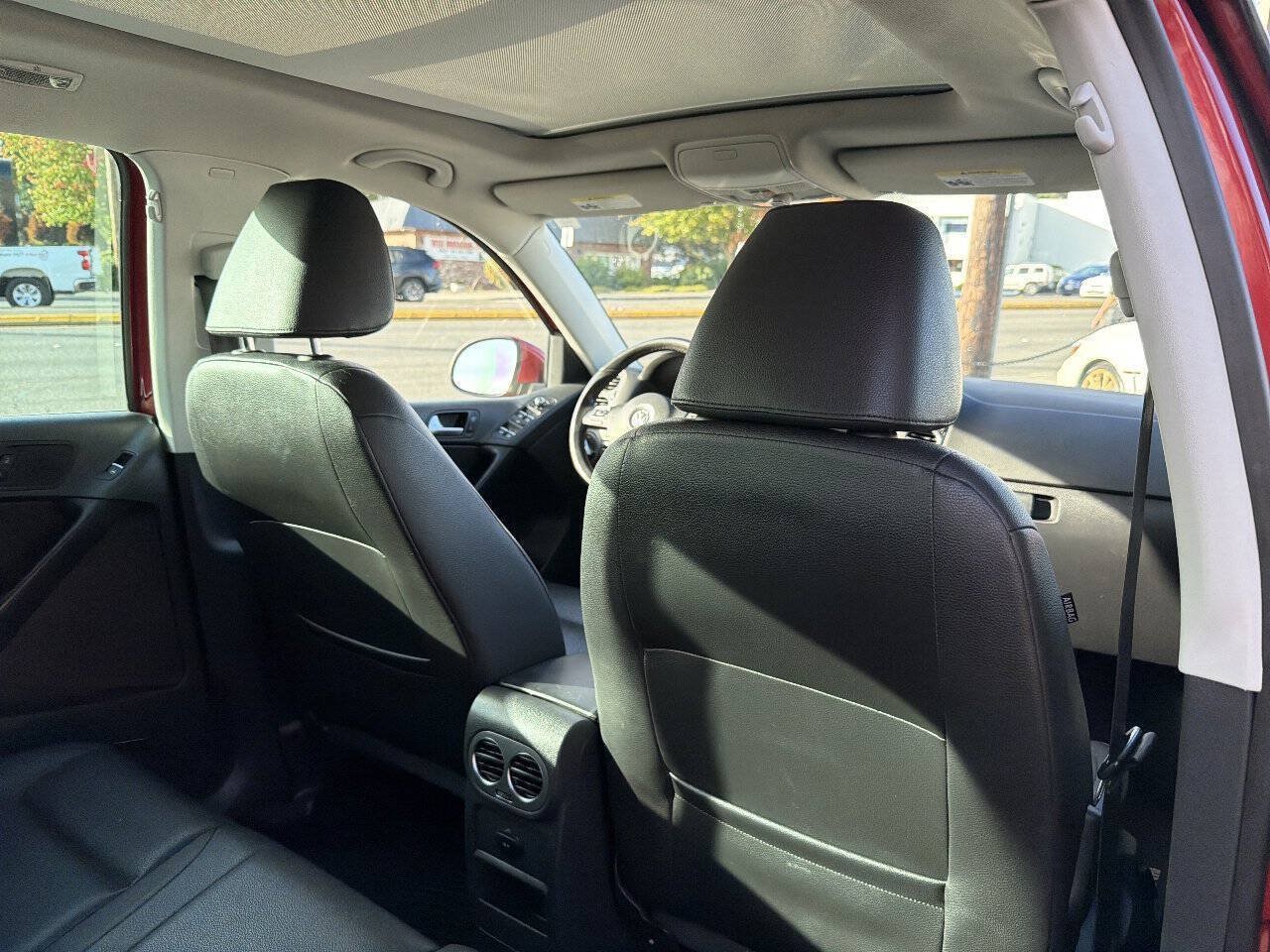 Used 2014 Volkswagen Tiguan SEL AWD/4WD image 21