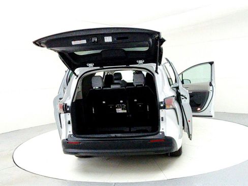 Certified 2024 Toyota Sienna XLE image 11