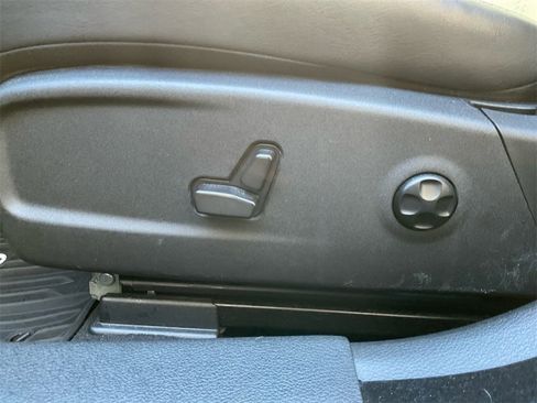 Used 2021 Chrysler 300 S w/ Popular Equipment Group image 33