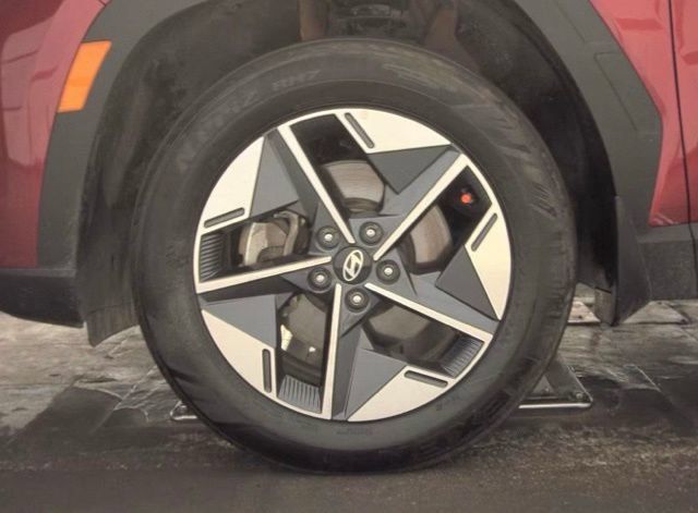 Certified 2025 Hyundai Tucson SEL AWD/4WD image 9