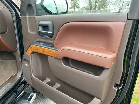 Used 2018 Chevrolet Silverado 1500 High Country image 23