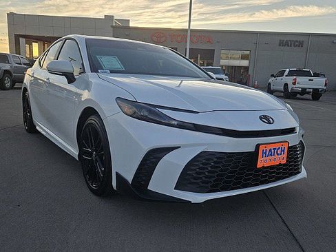 Used 2026 Toyota Camry SE w/ Convenience Package FWD image 4
