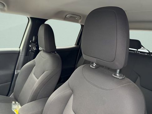 Used 2019 Jeep Renegade Sport image 8