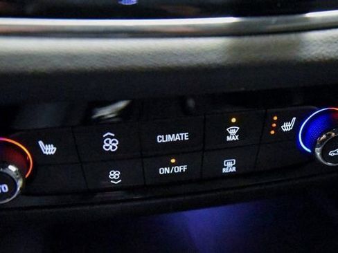 Used 2023 Buick Enclave Essence image 24