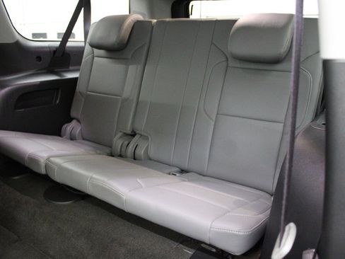 Used 2017 Chevrolet Suburban LT image 9