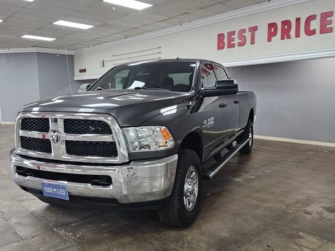 Used 2018 RAM 2500 Tradesman w/ Chrome Appearance Group AWD/4WD image 3