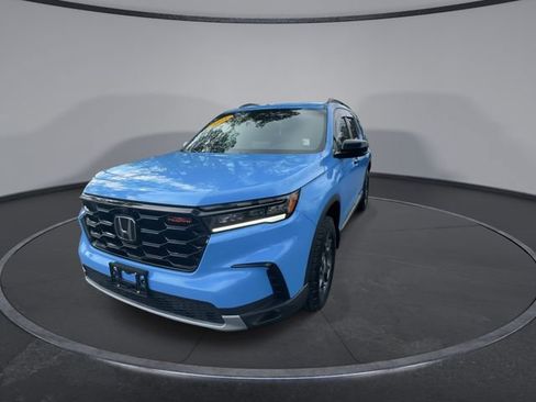 Used 2025 Honda Pilot TrailSport image 6