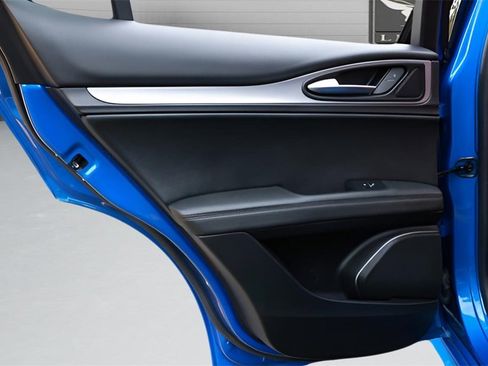 Used 2023 Alfa Romeo Stelvio Veloce image 21