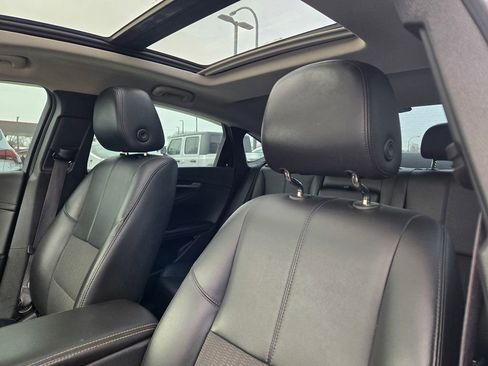 Used 2017 Chevrolet Impala LT w/ Convenience Package image 31