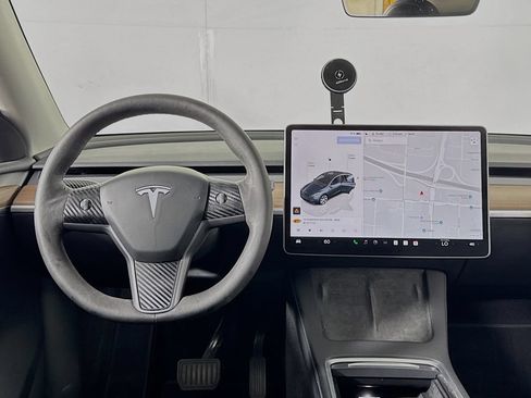 Used 2024 Tesla Model Y Long Range RWD image 11