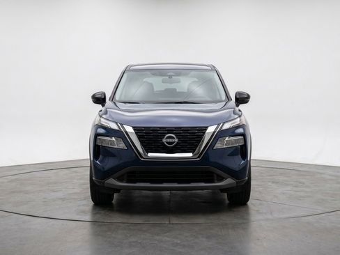 Used 2025 Nissan Rogue SV AWD/4WD image 2