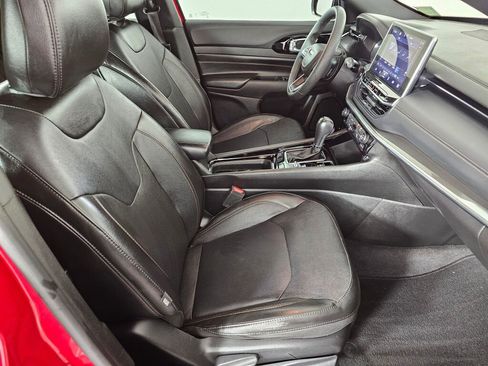 Used 2023 Jeep Compass Limited image 40