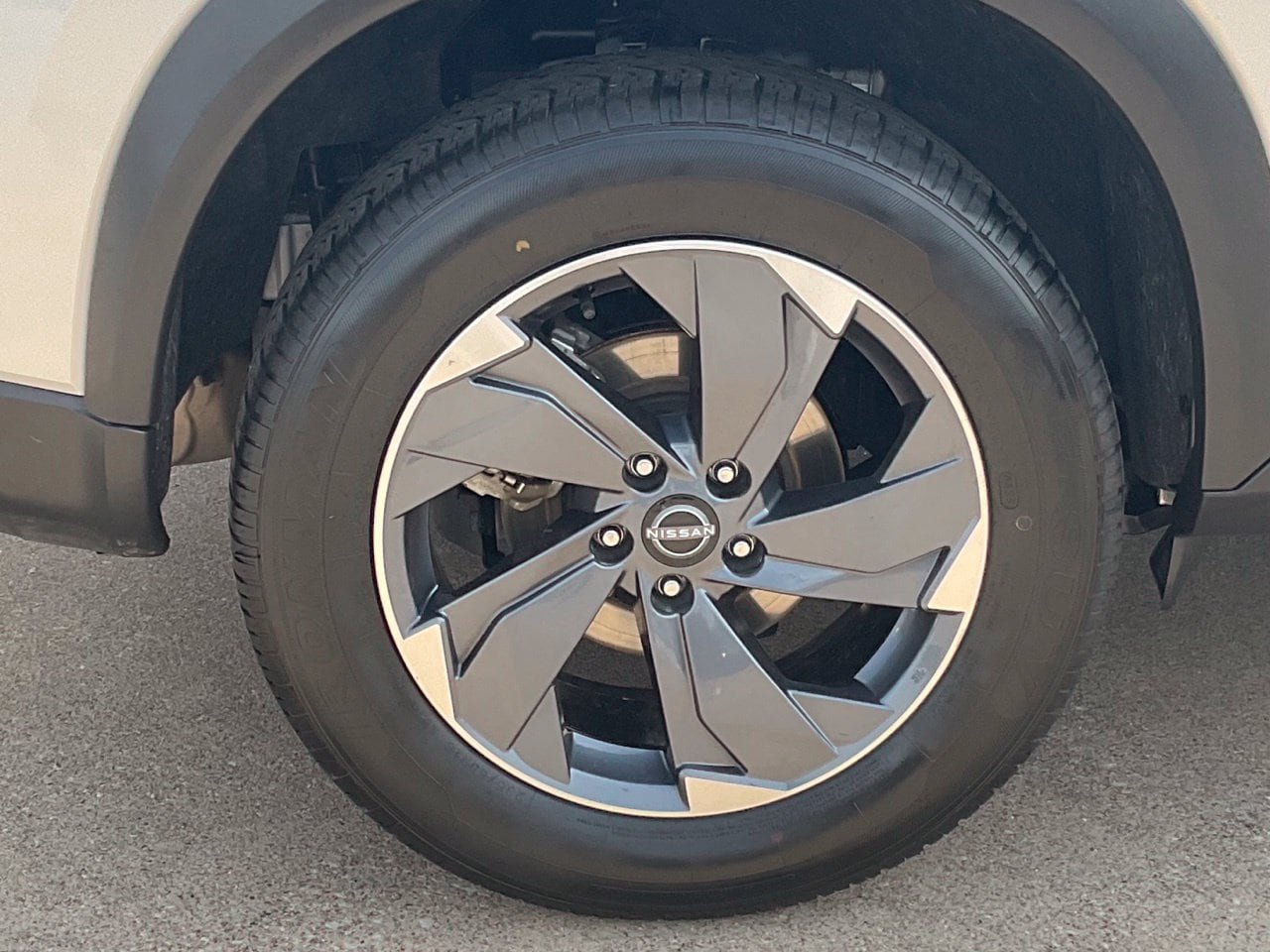 Used 2025 Nissan Rogue SV FWD image 7